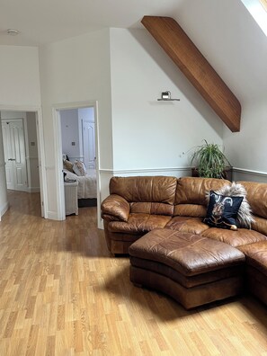Unclassified image, 5 of 29, button - Family run, family friendly Apartments set in 30 acres of countryside to explore (Farnham)