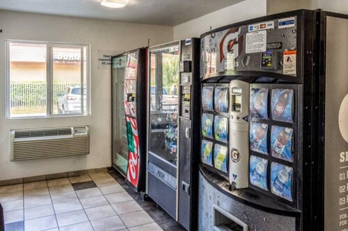 2 Queen Beds | Mini Fridge