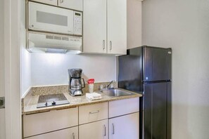 Unclassified image, 4 of 26, button - Studio 6 Phoenix, Az - Deer Valley_1 Kin (PHOENIX)