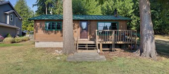 Lake Tapps Getaway w/ Private Fishing Dock!