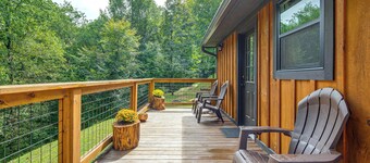 Deer Lodge Cabin by the French Broad River