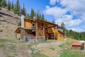 A two-story log cabin with a front porch and a chimney. - 'Baby Squatch' w/ Mtn Views! Wise River Retreat (Wise River)
