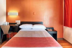 Bedroom - 1 Queen Bed | Premium, Micfridge (Mammoth Lakes)