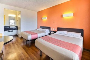 Bedroom - 2 Queen Beds | Mini Fridge (Oakland)