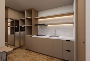 Cozinha moderna com armários embutidos, bancada de mármore e pia de aço inoxidável.