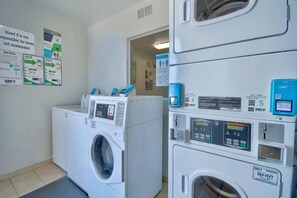 Unclassified image, 5 of 35, button - 2 Full Beds | Non-Smoking (Palmdale)