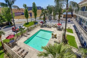 Pool - 1 King Bed | Smoking, Mini Fridge (SAN BERNARDINO)