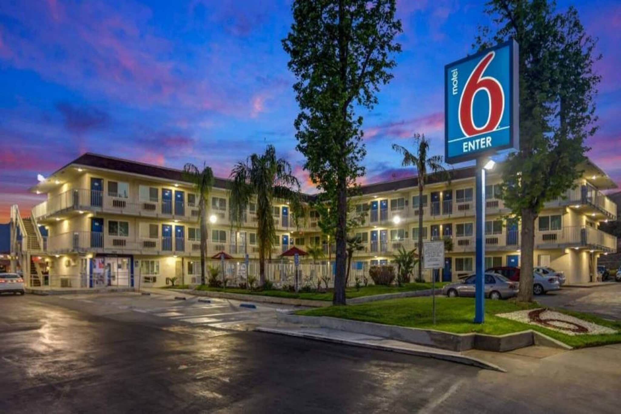 A motel with a large sign indicating the number 6.