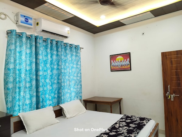 Room - BK PALACE (Ayodhya)