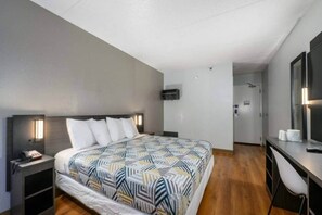 Unclassified image, 3 of 29, button - MS6 Branford | 1 King Bed Smk, Micfridge (Branford)