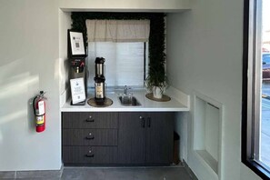 Interior - Cozy Motel 6,2 Queen Beds,Free wifi (Williams)
