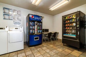 Floor plan - 2 Full Beds | Mini Fridge (Palm Springs)