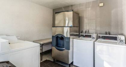 2 Queen Beds | Non-Smoking, Kitchen