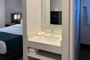 Unclassified image, 5 of 24, button - Cozy Queen Bed|Pool|Free Parking (Williams)