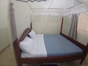 Room - Mihunga Campsite (Nyakalengija)