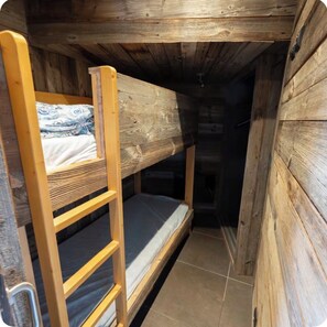 Room - Vrbo Property (Huez)