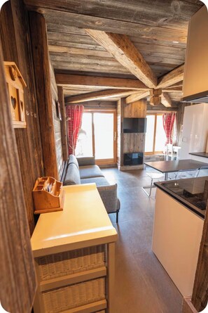 Unclassified image, 5 of 8, button - Vrbo Property (Huez)
