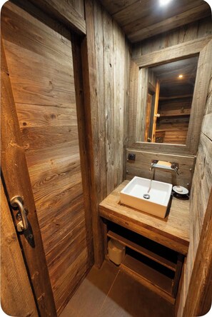 Bathroom - Vrbo Property (Huez)
