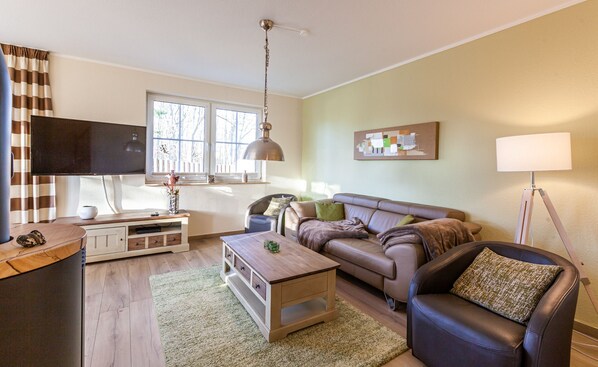 Unclassified image, 1 of 21, button - Vrbo Property (Zingst)