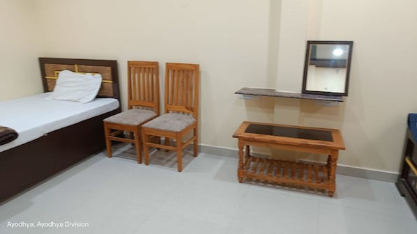 Room - Maa Tulsi Guest House Ayodhya (Faizabad)