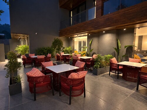 Lake Hill Suites