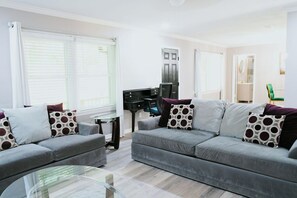 Unclassified image, 5 of 36, button - Four real bedrooms. One home base. Bring the whole crew without splitting everyone up—just minutes from downtown Montgomery and Maxwell AFB. (Montgomery)