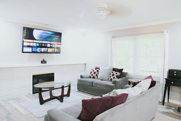 Unclassified image, 1 of 36, button - Four real bedrooms. One home base. Bring the whole crew without splitting everyone up—just minutes from downtown Montgomery and Maxwell AFB. (Montgomery)