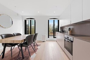Unclassified image, 5 of 26, button - Modern 1-Bedroom Apartment with Balcony Views (London)