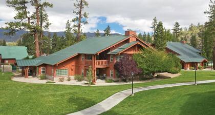 Mountain Resort Stay in Big Bear with Hot Tubs & Spacious 1 Bedroom