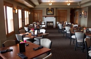 Dining - The Ennis Inn and Pub (De Pere)