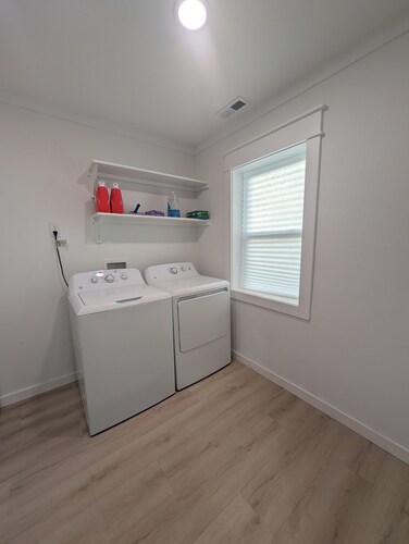 Bea's Nest Cozy 2 BR 1 B apartment. Short drive to OBX Beach.