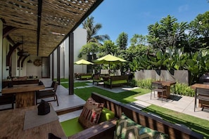 Khu ẩm thực ngoài trời