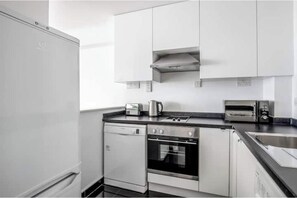 Unclassified image, 5 of 20, button - Studio near Tower Bridge and Aldgate (London)