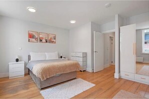 Unclassified image, 5 of 20, button - 1 Bedroom 52 Tottenham Court Road (London)