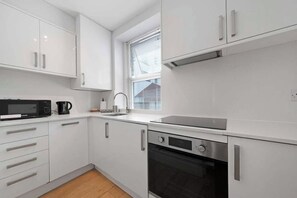 Unclassified image, 4 of 20, button - 1 Bedroom 52 Tottenham Court Road (London)