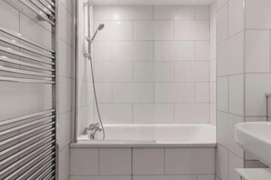 Unclassified image, 3 of 20, button - 1 Bedroom 52 Tottenham Court Road (London)