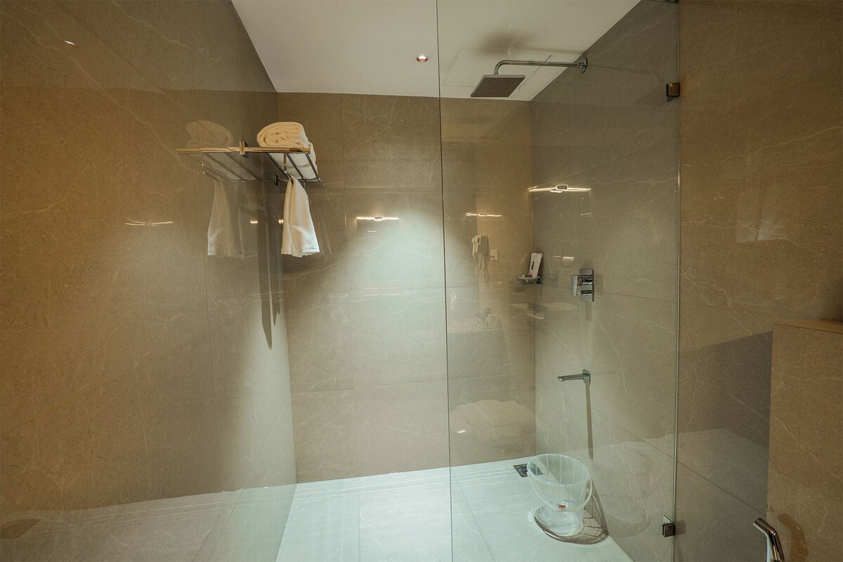 Deluxe Double Room, City View | Bathroom