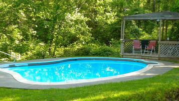 The seasonal salt water swimming pool is open to our family and registered guests. Next to it is located the year round Bullfrog spa which is also available to our guests. Please respect the Farm Quiet time and House Rules. (Memorial Day - Labor Day)