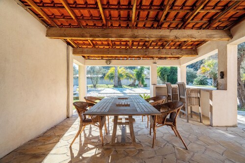Villa with a pool, 300 meters from the beaches of Sainte-Croix and La Saulce