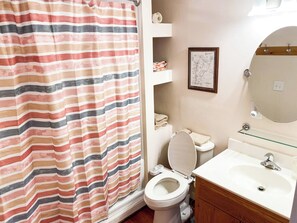 Unclassified image, 5 of 92, button - Tumnus MTN Cabin *POOL*pvt HOT tub *SNP*FarmTours (Stanardsville)