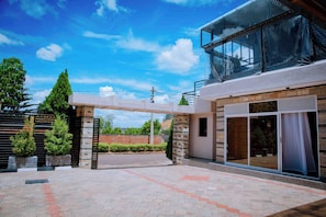 Unclassified image, 2 of 49, button - VELVET SUITES - KIMIRONKO (Kigali)