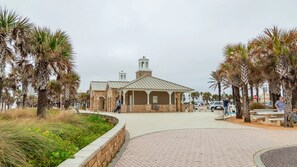 Outdoor dining - Oceanfront Penthouse with Full Kitchen, Spacious Living Area & Private Balcony (Daytona Beach)