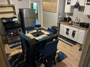 Unclassified image, 2 of 10, button - A’ROYAL HOME & SERVICES
 Spacious 4BR/2BA, Office, Wi‑Fi, Milwaukee Southside (Milwaukee)
