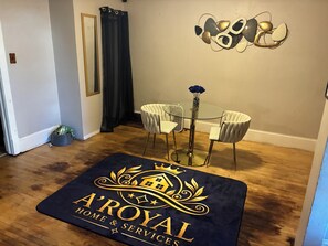 Interior - A’ROYAL HOME & SERVICES
 Spacious 4BR/2BA, Office, Wi‑Fi, Milwaukee Southside (Milwaukee)