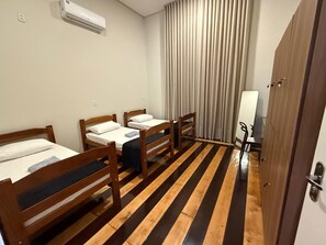 Room - Base Hostel (Belém)
