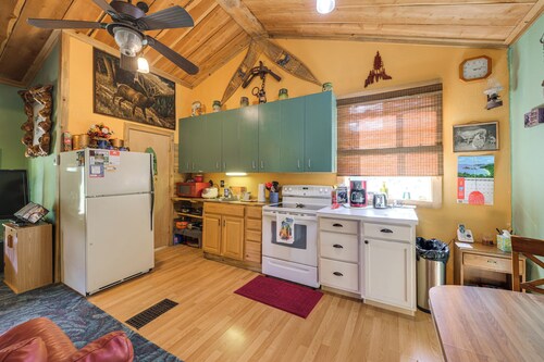 'baby Squatch' w/ Mtn Views! Wise River Retreat