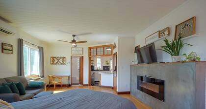 Charming Couple's Gem in Duluth w/ Enclosed Porch