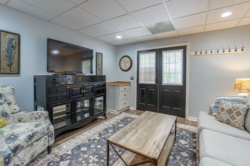 Wooded Extended Retreat: 15 Mi to Lake Lanier!