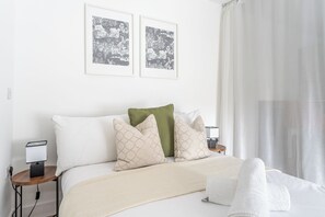 Unclassified image, 4 of 18, button - Apartment 3 (Cardiff)