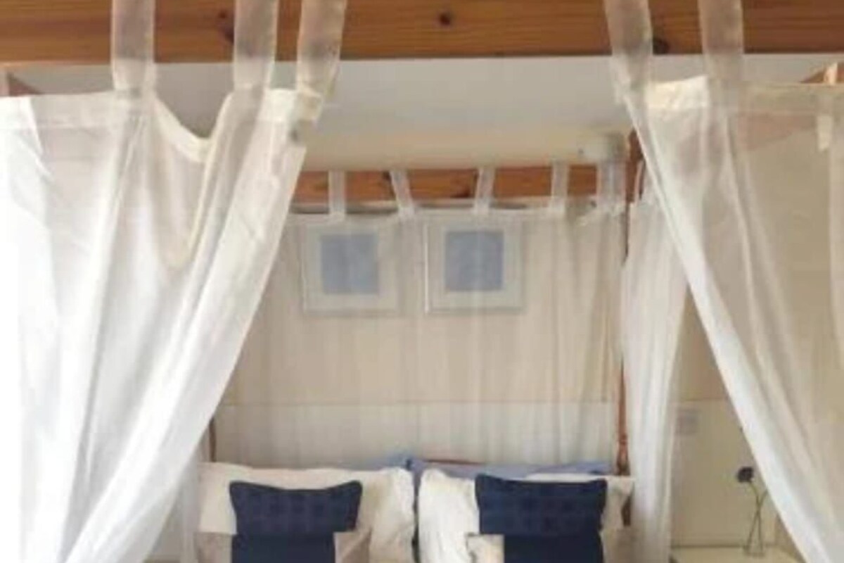 Iron/ironing board, free WiFi